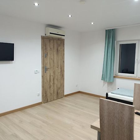 Letnia Oaza "Akacja" Apartamento Sobienie Jeziory Exterior foto